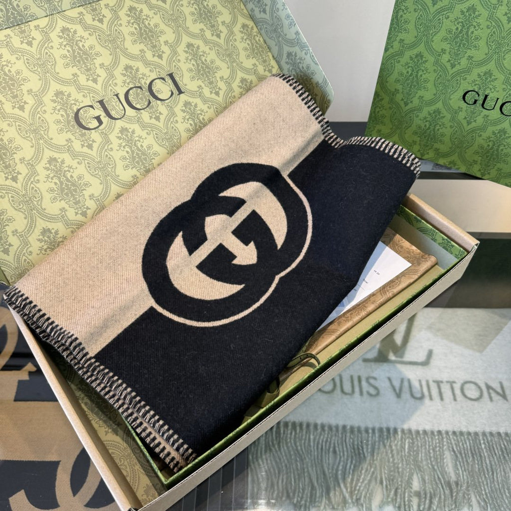 Gucci Black & Beige Fringed Scarf — detail
