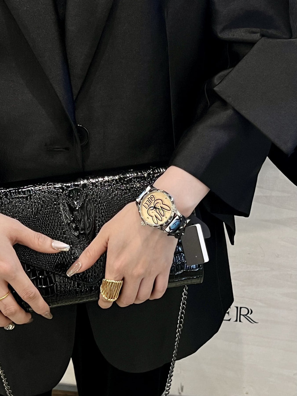 Gucci Rabbit Graphic Strap Watch — model