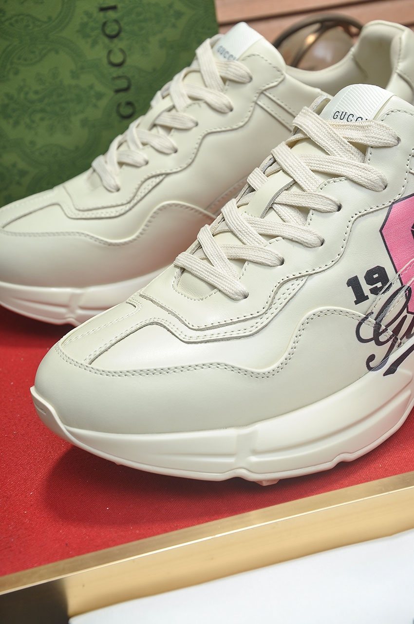 GUCCI Off-White Pink Graphic Sneakers — detail