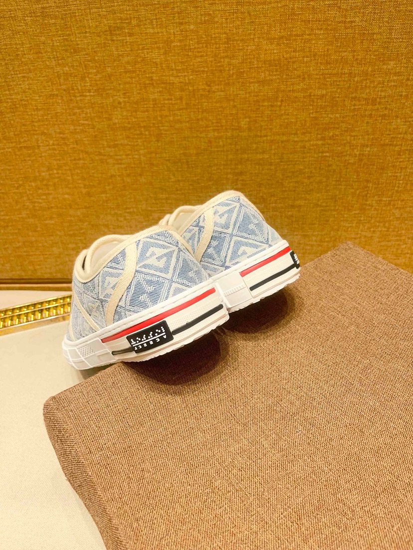 Men’s Pale Blue Patterned Low-Top Sneakers — back