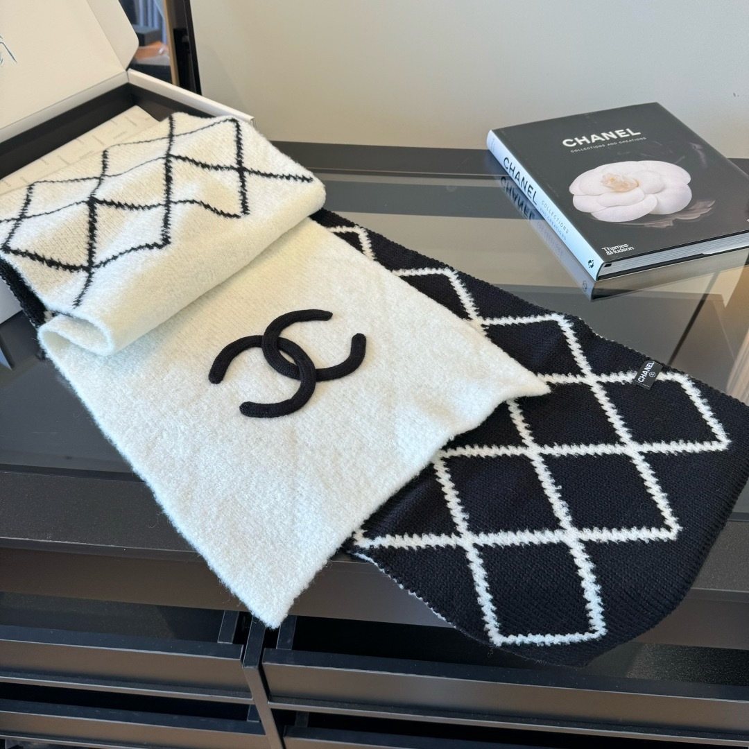 Chanel Ivory & Black Knit Scarf — front