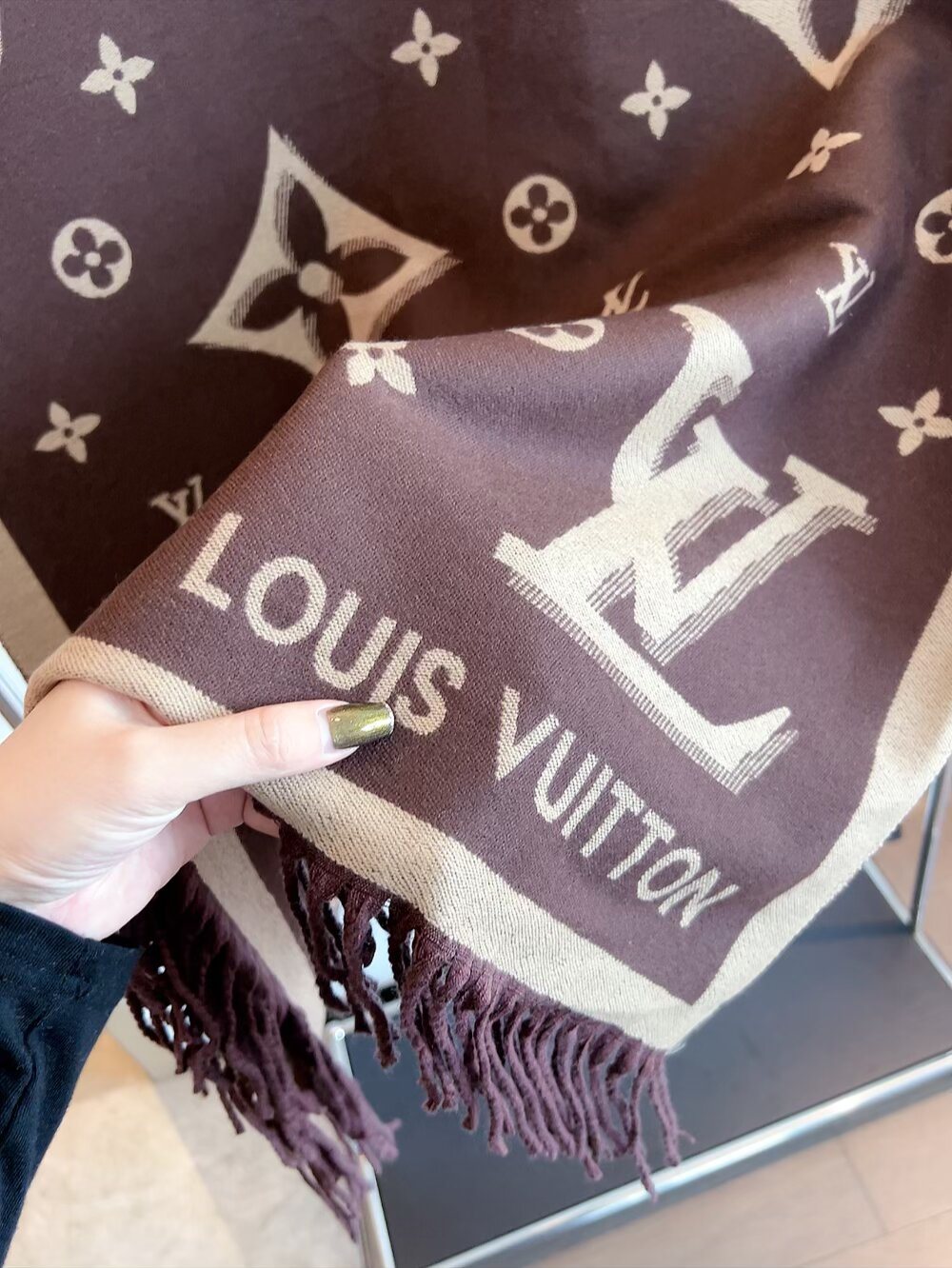 Louis Vuitton Fringed Monogram Scarf — detail